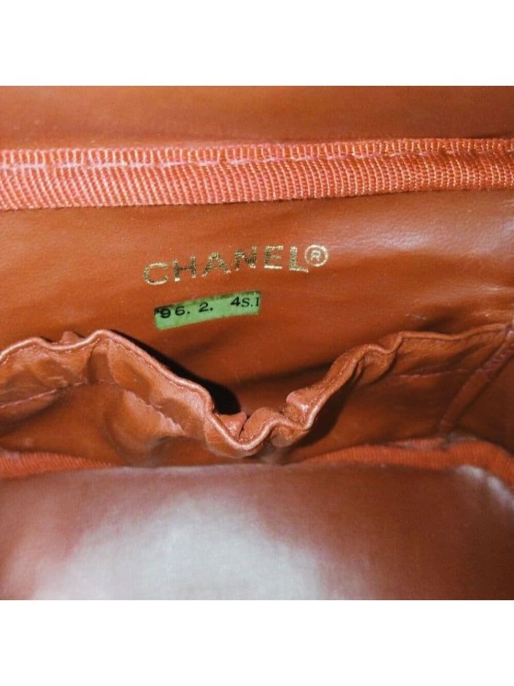 ★SOLD★ Chanel Vanity Pouch Caviar Leather Red CC Logo Gold - Picture 9 of 10